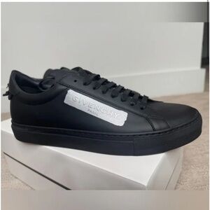 Givenchy Black and White Leather Sneakers/Men size 9!